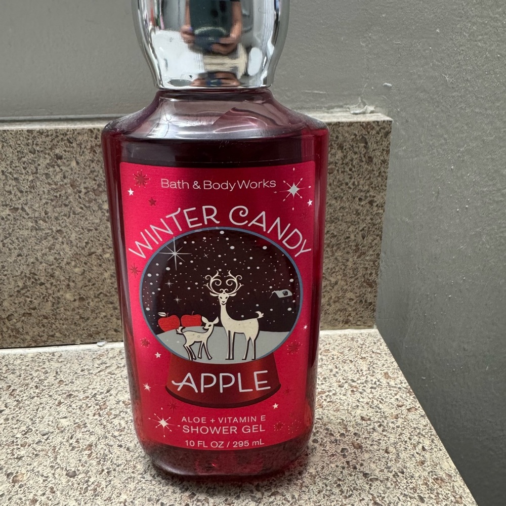 Bath & Body Works Winter Candy Apple Body Wash - Festive Red